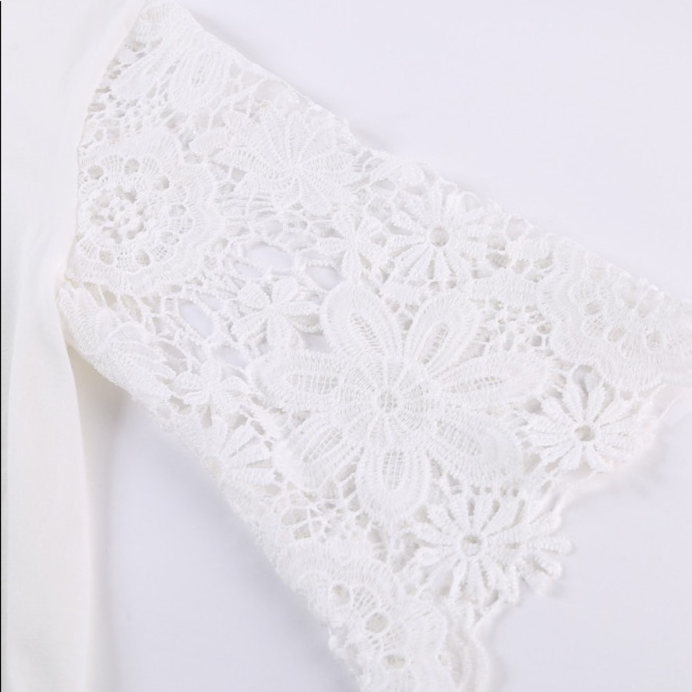 White tee with beautiful lace crochet sleeves. - Picture 6 of 6